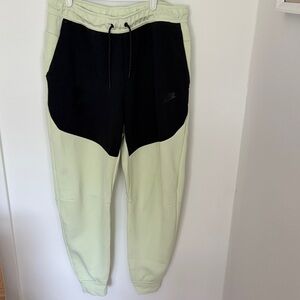 Nike Tech Fleece Men's Joggers in Lime Ice/Black